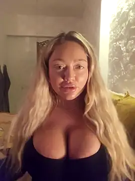 misstitmouseofficial online show from October 3, 2025, 8:43 pm