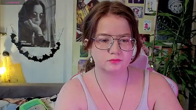 Sienna-Cow online show from November 26, 2025, 9:09 am