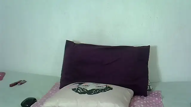 HotSexxy12 online show from November 18, 2025, 8:12 pm