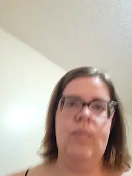 VeiledMuse online show from April 19, 2026, 1:39 am