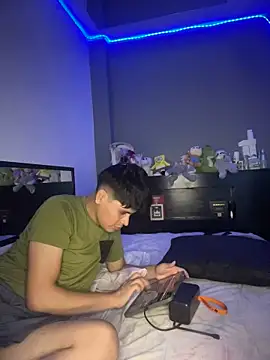 Snapshot of Kailertwink chatting on June 19, 2026, 6:47 pm Kailertwink online show from June 19, 2026, 6:47 pm