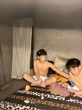 Kailertwink online show from May 21, 2026, 3:15 am
