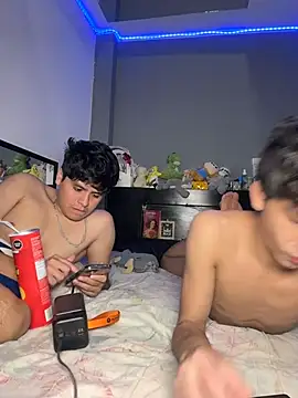 Snapshot of Kailertwink chatting on July 20, 2026, 7:38 pm Kailertwink online show from July 20, 2026, 7:38 pm
