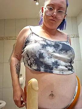 lablonde2025 online show from May 7, 2026, 6:33 pm