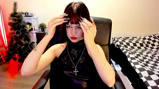 LiyaLuna online show from December 17, 2025, 1:38 pm