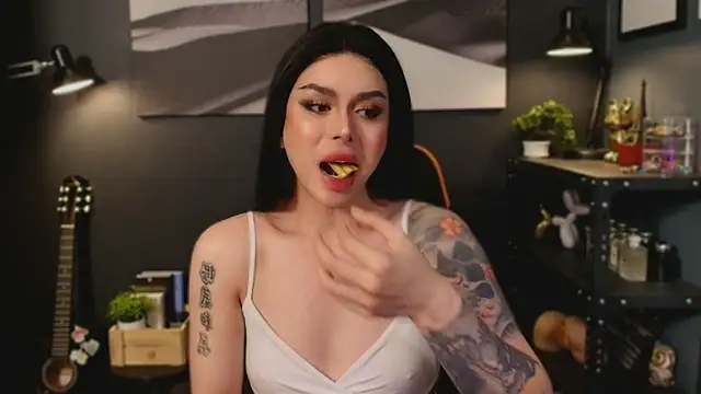 LUNACOCKSLAYER online show from October 25, 2025, 3:49 am