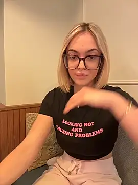 zoeypink online show from February 11, 2026, 7:41 am