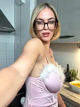 zoeypink online show from November 26, 2025, 6:30 pm