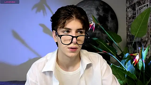 Snapshot of Oliver_Starboy chatting on October 9, 2025, 6:36 am Oliver Starboy online show from October 9, 2025, 6:36 am