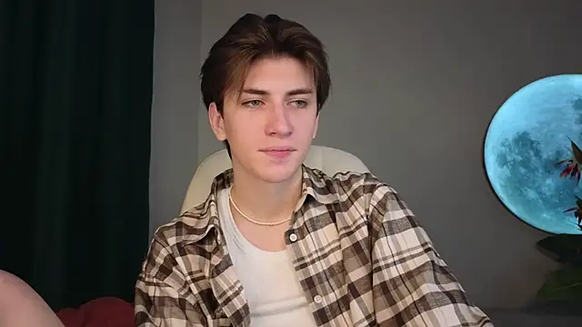 Snapshot of Oliver_Starboy chatting on September 25, 2025, 6:30 am Oliver Starboy online show from September 25, 2025, 6:30 am