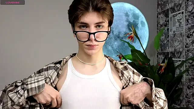 Snapshot of Oliver_Starboy chatting on October 3, 2025, 5:20 am Oliver Starboy online show from October 3, 2025, 5:20 am