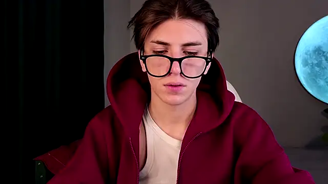 Snapshot of Oliver_Starboy chatting on September 26, 2025, 5:36 am Oliver Starboy online show from September 26, 2025, 5:36 am