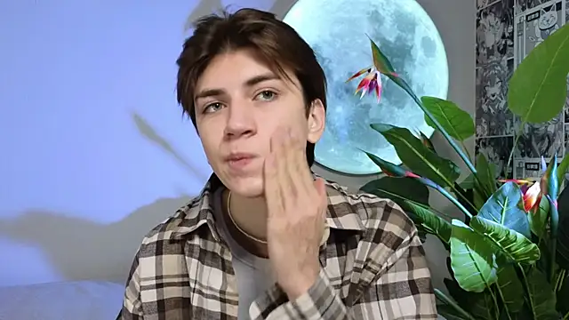 Snapshot of Oliver_Starboy chatting on October 7, 2025, 4:35 am Oliver Starboy online show from October 7, 2025, 4:35 am