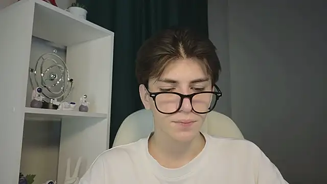 Snapshot of Oliver_Starboy chatting on September 19, 2025, 5:44 am Oliver Starboy online show from September 19, 2025, 5:44 am