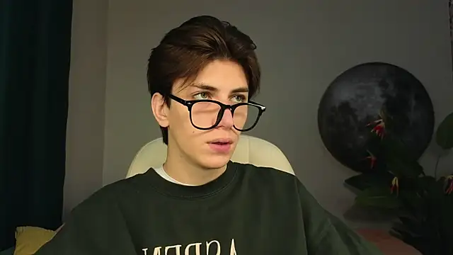 Snapshot of Oliver_Starboy chatting on September 30, 2025, 7:47 am Oliver Starboy online show from September 30, 2025, 7:47 am