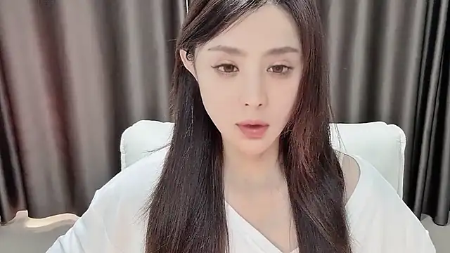 sliGhtAn1 online show from April 15, 2026, 3:12 am