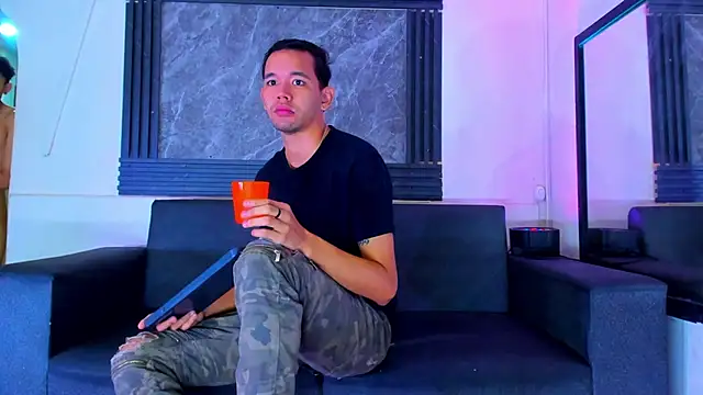 Snapshot of jeremytonner chatting on November 20, 2025, 4:13 am jeremytonner online show from November 20, 2025, 4:13 am