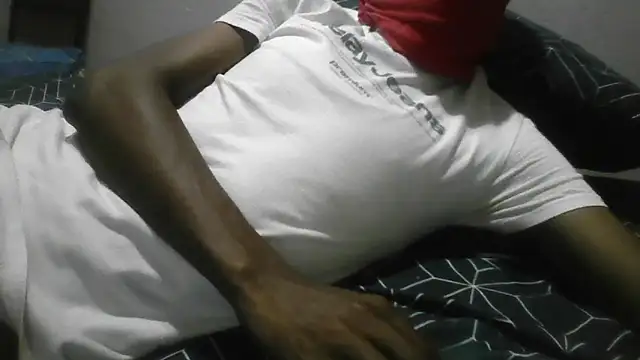 Snapshot of zeze0xxx chatting on October 8, 2025, 10:21 pm zeze0xxx online show from October 8, 2025, 10:21 pm