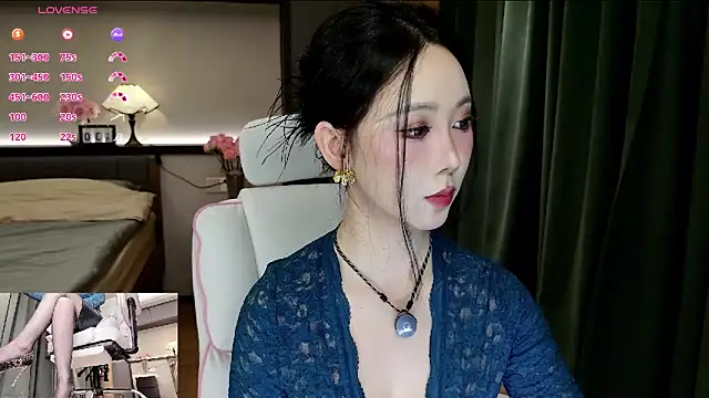 Snapshot of AYW-21 chatting on October 30, 2025, 12:36 pm AYW-21 online show from October 30, 2025, 12:36 pm