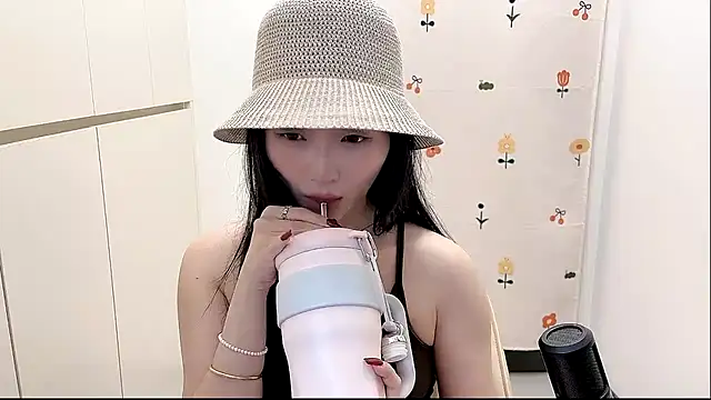 Rosalind xixi online show from October 12, 2025, 1:12 pm