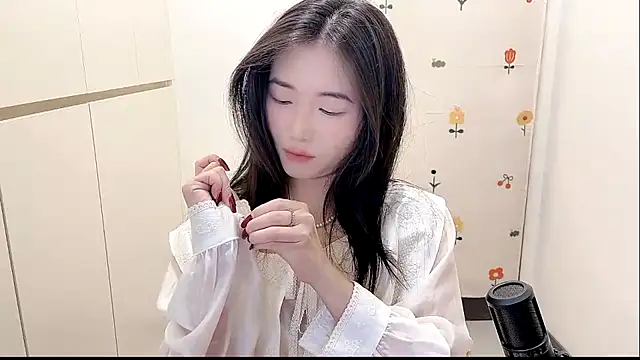 Rosalind xixi online show from October 13, 2025, 8:49 am