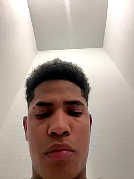 fuego01 online show from December 17, 2025, 6:29 am