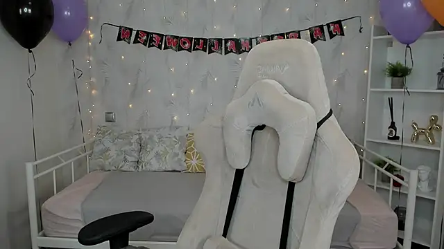 Snapshot of Tori_Cutie chatting on October 26, 2025, 12:00 am Tori Cutie online show from October 26, 2025, 12:00 am