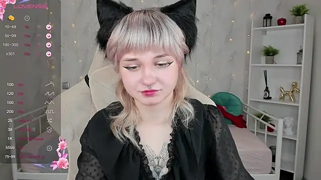 Snapshot of Tori_Cutie chatting on October 22, 2025, 12:21 am Tori Cutie online show from October 22, 2025, 12:21 am