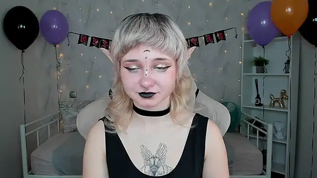 Snapshot of Tori_Cutie chatting on October 31, 2025, 11:55 pm Tori Cutie online show from October 31, 2025, 11:55 pm