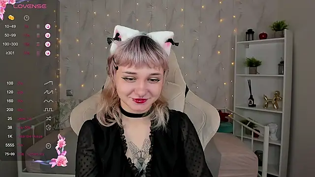 Snapshot of Tori_Cutie chatting on October 16, 2025, 12:08 am Tori Cutie online show from October 16, 2025, 12:08 am