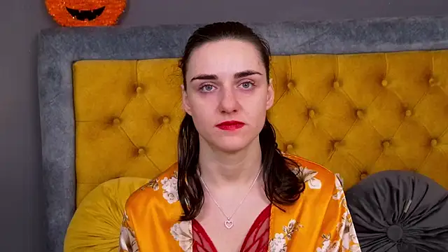 Jessica White  online show from December 23, 2025, 4:45 am