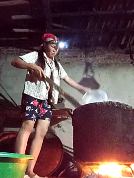 TinTin321 online show from November 10, 2025, 12:32 pm