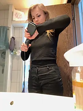 Snapshot of IsabellaEtha chatting on September 12, 2025, 8:58 am IsabellaEtha online show from September 12, 2025, 8:58 am