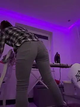 Snapshot of IsabellaEtha chatting on October 10, 2025, 10:21 pm IsabellaEtha online show from October 10, 2025, 10:21 pm