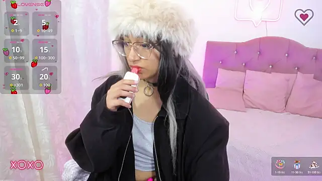 HANNI TAY online show from December 4, 2025, 11:42 am