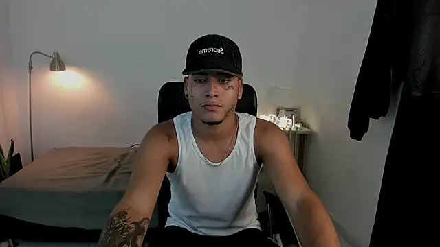 Snapshot of crow_black00 chatting on October 5, 2025, 9:38 pm crow black00 online show from October 5, 2025, 9:38 pm