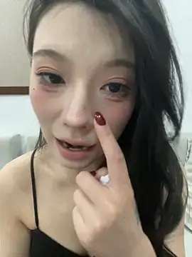 yuanyuanzi99 online show from October 15, 2025, 12:13 pm