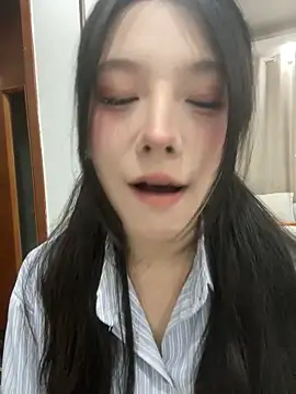 yuanyuanzi99 online show from October 6, 2025, 3:46 pm