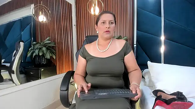 KikaDuque online show from October 26, 2025, 7:58 pm