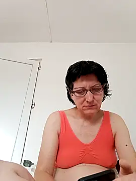 Vera Elle online show from November 26, 2025, 7:19 am