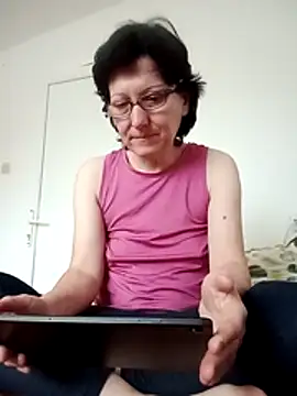 Vera Elle online show from December 22, 2025, 8:25 am