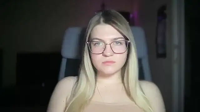 Snapshot of KristinaCake chatting on November 23, 2025, 3:11 pm KristinaCake online show from November 23, 2025, 3:11 pm