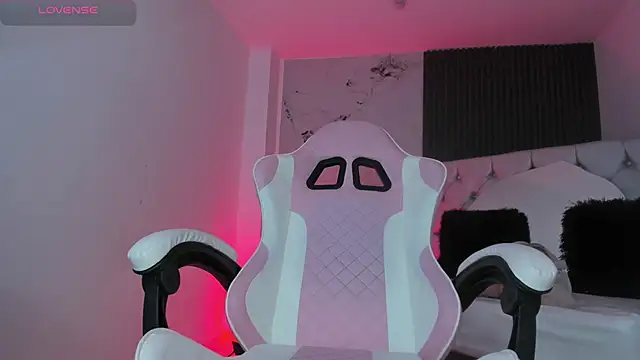 chloesagee online show from September 27, 2025, 11:44 pm