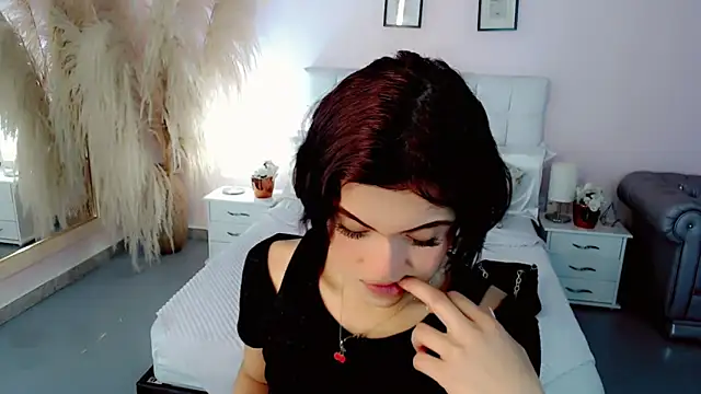 nathalialoes1 online show from November 30, 2025, 7:14 pm