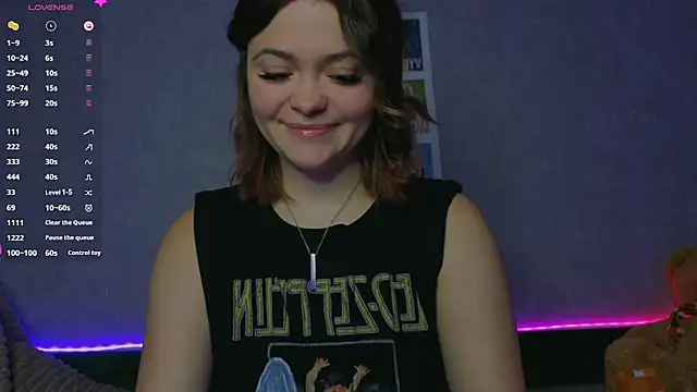Snapshot of Tira_Mizu chatting on October 5, 2025, 10:55 pm Tira Mizu online show from October 5, 2025, 10:55 pm