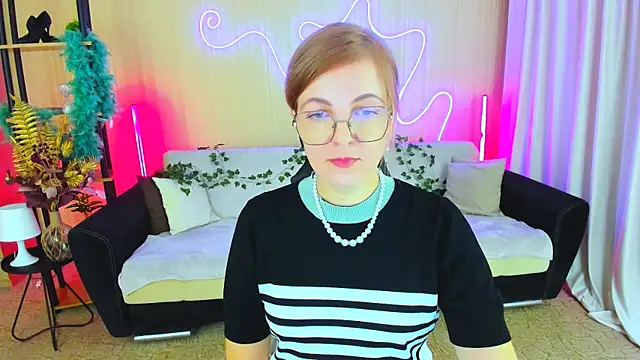 Snapshot of YourUniverser chatting on November 20, 2025, 4:13 am YourUniverser online show from November 20, 2025, 4:13 am