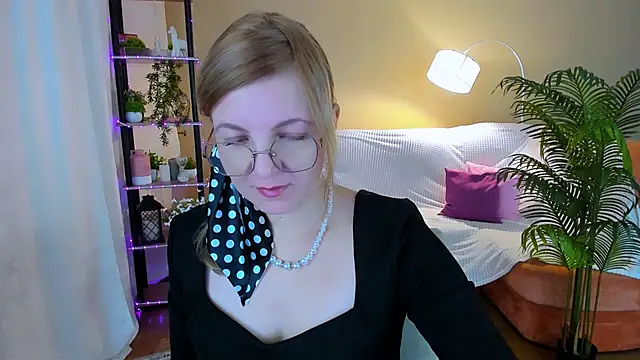 Snapshot of YourUniverser chatting on October 8, 2025, 4:14 am YourUniverser online show from October 8, 2025, 4:14 am