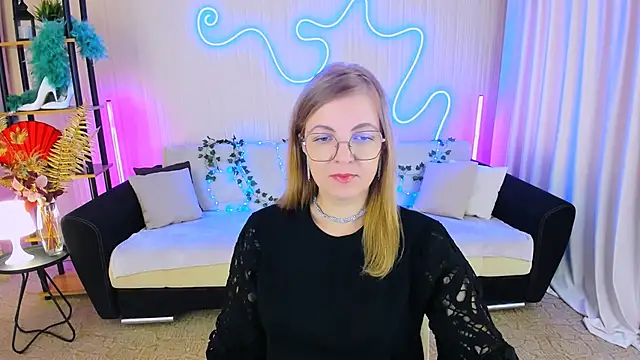 Snapshot of YourUniverser chatting on September 19, 2025, 9:46 am YourUniverser online show from September 19, 2025, 9:46 am