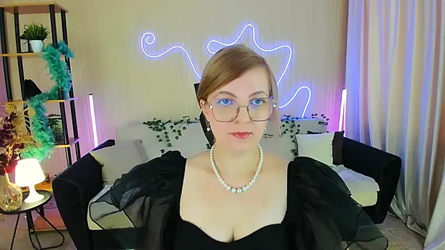 Snapshot of YourUniverser chatting on November 9, 2025, 9:13 am YourUniverser online show from November 9, 2025, 9:13 am