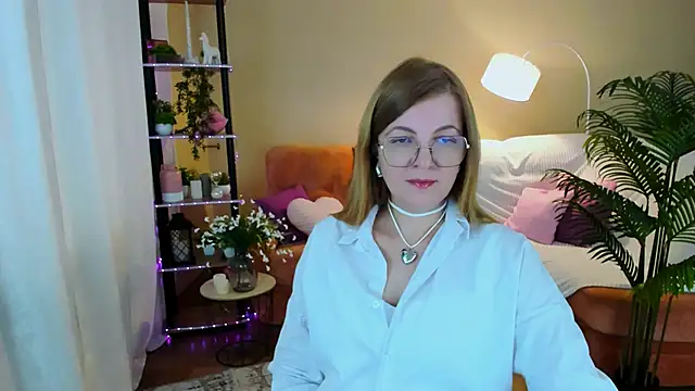 Snapshot of YourUniverser chatting on October 3, 2025, 10:17 am YourUniverser online show from October 3, 2025, 10:17 am